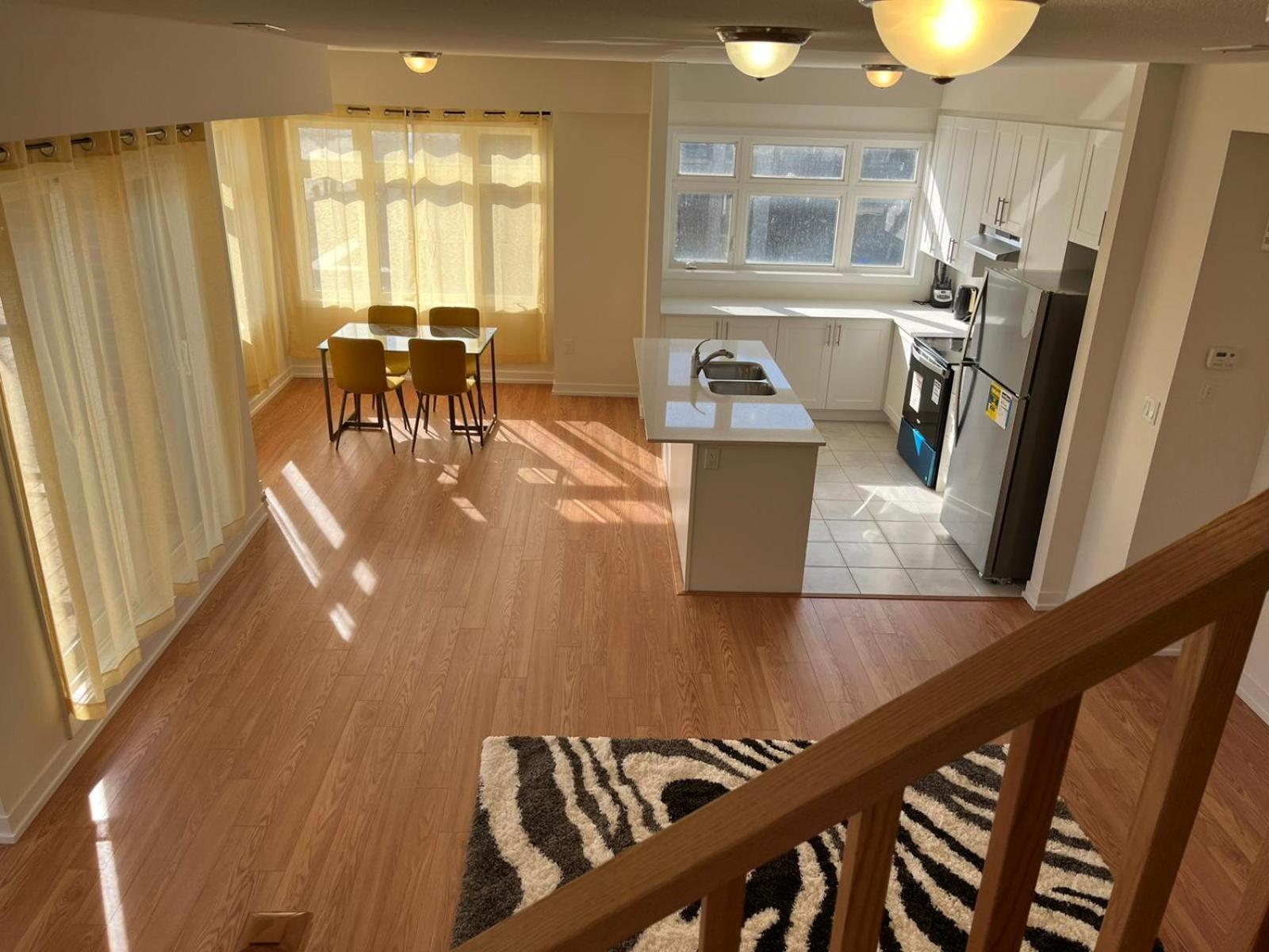 Luxury Brand New Townhouse In Milton Ontario Apartment Luaran gambar