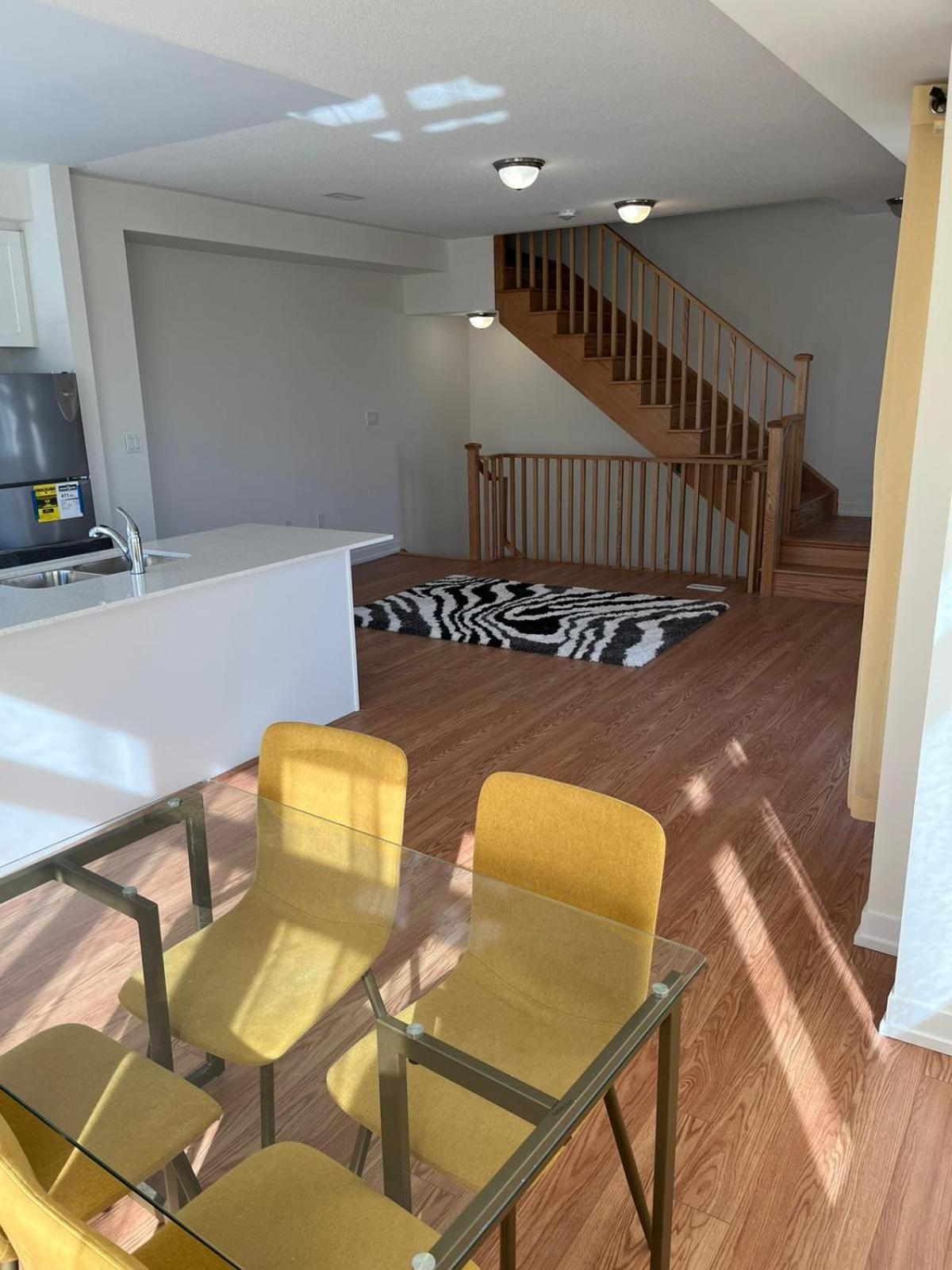 Luxury Brand New Townhouse In Milton Ontario Apartment Luaran gambar